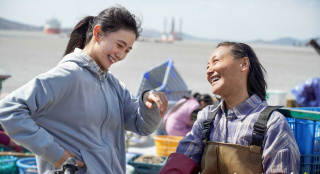 《灿烂的她》曝特辑 惠英红刘浩存对手戏彼此触动