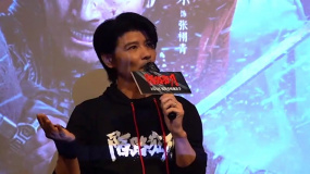 《陌路狂刀》重慶路演 張晉挑戰(zhàn)拍戲生涯最重兵器