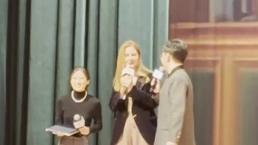 《墜落的審判》導(dǎo)演茹斯汀·特里耶亮相北大首映禮 用中文打招呼