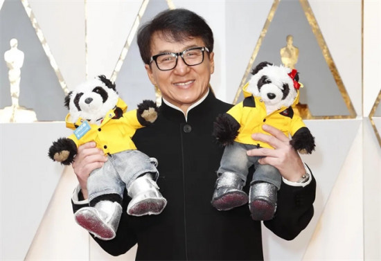 成龙迎70岁生日 一起回顾10位中外巨星眼中的成龙