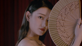 六公主放映廳慢鏡頭下的蔣依依，定格她的優(yōu)雅瞬間