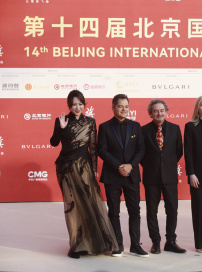 第14届北京国际电影节开幕红毯 胡歌朱一龙等亮相