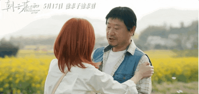 张国立拍新片，范伟周冬雨“老少配”又惹争议？