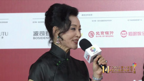 陳沖亮相北影節(jié)閉幕入場(chǎng)儀式 黑色旗袍盡顯優(yōu)雅與韻味