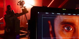 电影《创：战神》正式杀青 监视器定格莱托眼睛