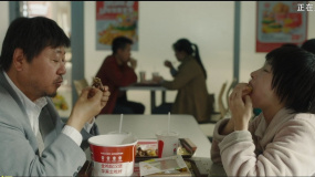 《朝云暮雨》：表演比電影評(píng)分高？范偉周冬雨演繹“老少配”利益婚姻
