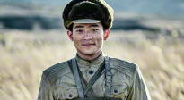 周政杰在《志愿军2》饰演黄继光 年轻演员不会演可以，但不拼命不行