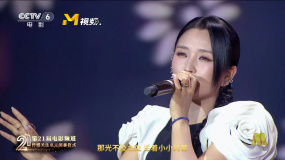 歌手何潔演唱《草木人間》《第二十條》《三大隊(duì)》等電影歌曲