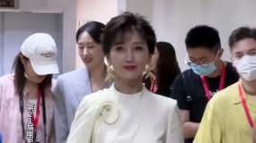 70歲趙雅芝白色長裙亮相紅毯 走路帶風(fēng)氣場拉滿