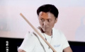 謝霆鋒教外國(guó)小哥棍術(shù) 場(chǎng)地限制了鋒哥的發(fā)揮