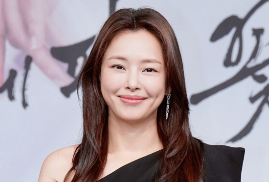 李荷妮加盟《演艺界》！将合作卢熙京孔刘宋慧乔