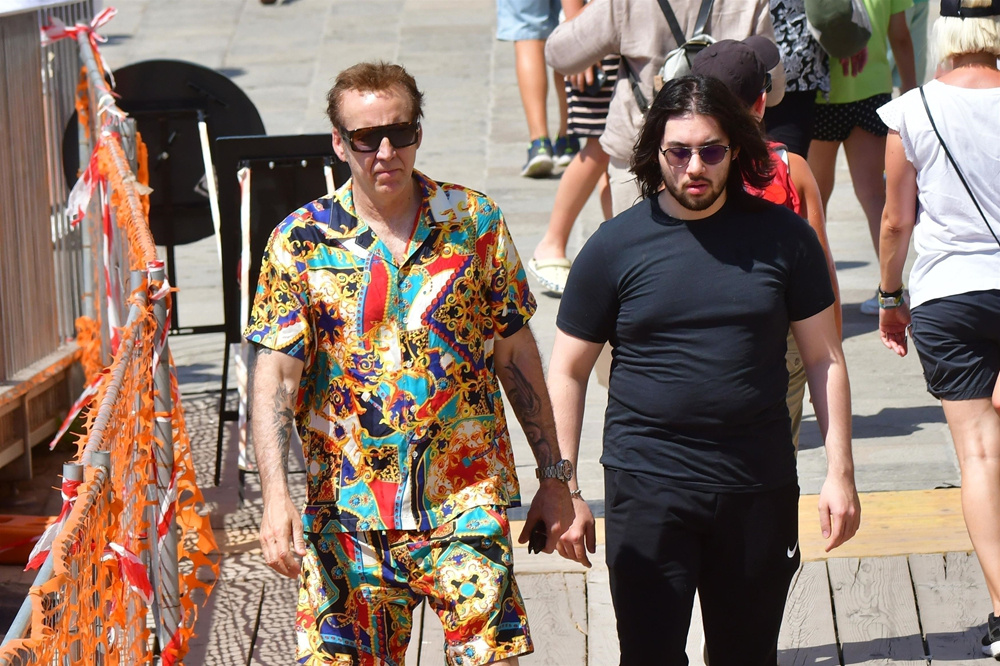 付高额保金救子！尼古拉斯·凯奇带出狱长子度假