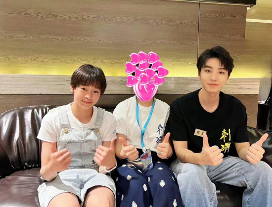 文体不分家！《刺猬》北京首映 全红婵王俊凯合影