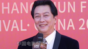 唐國強(qiáng)亮相第十九屆中國長春電影節(jié)開幕式紅毯 寄語青年演員勇攀高峰