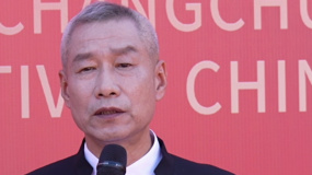 劉佩琦亮相第十九屆中國(guó)長(zhǎng)春電影節(jié)開(kāi)幕式紅毯 贊中國(guó)電影突飛猛進(jìn)