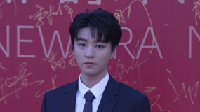 王俊凯亮相第十九届中国长春电影节开幕式红毯 称非常兴奋激动