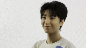 《野孩子》主创团队现身M观影团 王俊凯现场发中秋月饼香囊