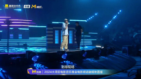 鐘鎮(zhèn)濤彩排現(xiàn)場(chǎng)演唱《讓一切隨風(fēng)》 歌聲嘹亮 動(dòng)人心弦