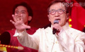 成龍開(kāi)場(chǎng)演唱《男兒當(dāng)自強(qiáng)》，開(kāi)口就是全場(chǎng)大合唱！