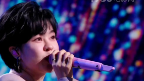 郁可唯现场演唱《再度重相逢》轻盈婉转全新演绎