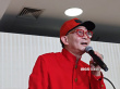 六小龄童现身武汉签名售书 表演“猴戏”风采依旧