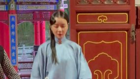 徐嬌身穿古風(fēng)長(zhǎng)袍 亮相“橫店文榮獎(jiǎng)”紅毯現(xiàn)場(chǎng)