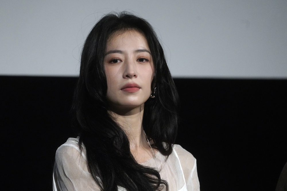 周雨彤发文道歉 刚结束电影《小小的我》日本宣传