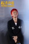邓超红发亮相《胜券在握》提前观影 孙俪携儿女现身支持