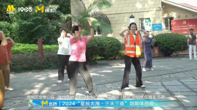 歡快！“星辰大?！睂W(xué)員任璐遙與市民一起跳廣場舞