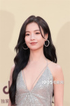 李庚希亮相金雞紅毯 成首位“00后”金雞獎最佳女主角