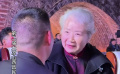 80歲曹翠芬出席第二屆大涼山西昌民族電影周，精神矍鑠