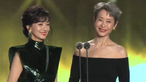 葉童趙雅芝同臺頒獎 互夸彼此是心中的最佳女演員
