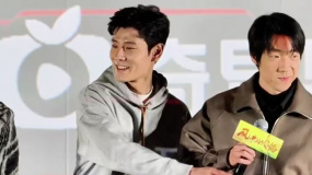 《風(fēng)中的火焰》實(shí)力演員齊聚 現(xiàn)場(chǎng)主創(chuàng)全員化身“復(fù)讀機(jī)”