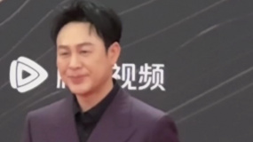 張頌文低調(diào)亮相紅毯 “我想選一條自己想走的路”