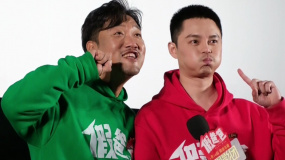 贾冰尹正《假爸爸》路演可爱三连拍 贾冰自损：“想吐”