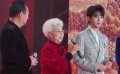 老中青三代演员同台 97岁田华忘词 王俊凯默默提醒