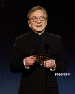 成龍亮相評論家選擇獎 為《艾米莉亞·佩雷斯》頒獎