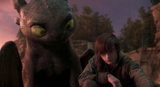 真人版《驯龙高手》曝预告 无牙仔小嗝嗝大展身手_好莱坞_电影网_1905.com