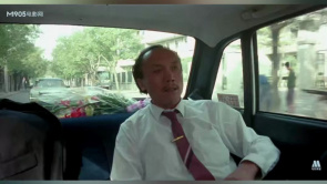 汽车行驶在路上 竟没有司机开车？