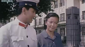 她從霧中來(lái)：臨時(shí)工與家庭瑣事的對(duì)話