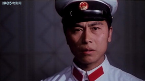 峨眉飞盗：民警在院里翻来翻去找线索