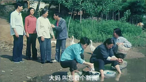 媒婆忙着看热闹 没想到瓜竟吃到自...