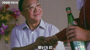 姑娘被当众占便宜！领导来乡下视察，满...