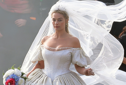 丰腴又唯美!玛格特·罗比产后拍新版《呼啸山庄》