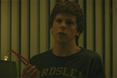 单箭头的爱!扎克伯格拍下《社交网络》卷西戏服