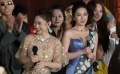 刘亦菲化身春天的使者 在大家的注视下登场