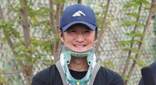 影武堂与中戏合作启幕 吴京意外受伤戴沈腾脖套