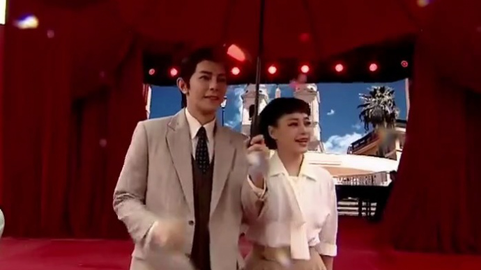 钟欣潼 汪东城亮相第15届北影节开幕式红毯 致敬《罗马假日》