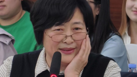 許娣研討會(huì)上談創(chuàng)作細(xì)節(jié) 現(xiàn)場(chǎng)即興表演信手拈來