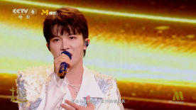 周深表演《敬时光》，以歌声串联中国电影的光影岁月